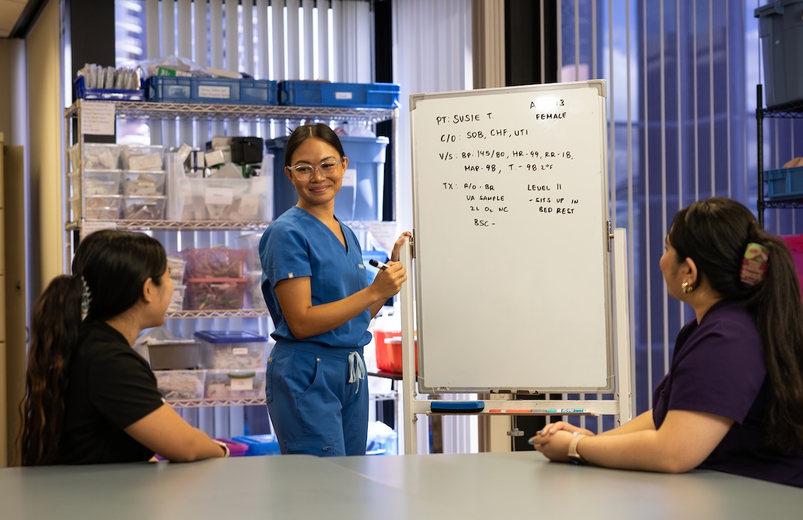 ms meds students in lab